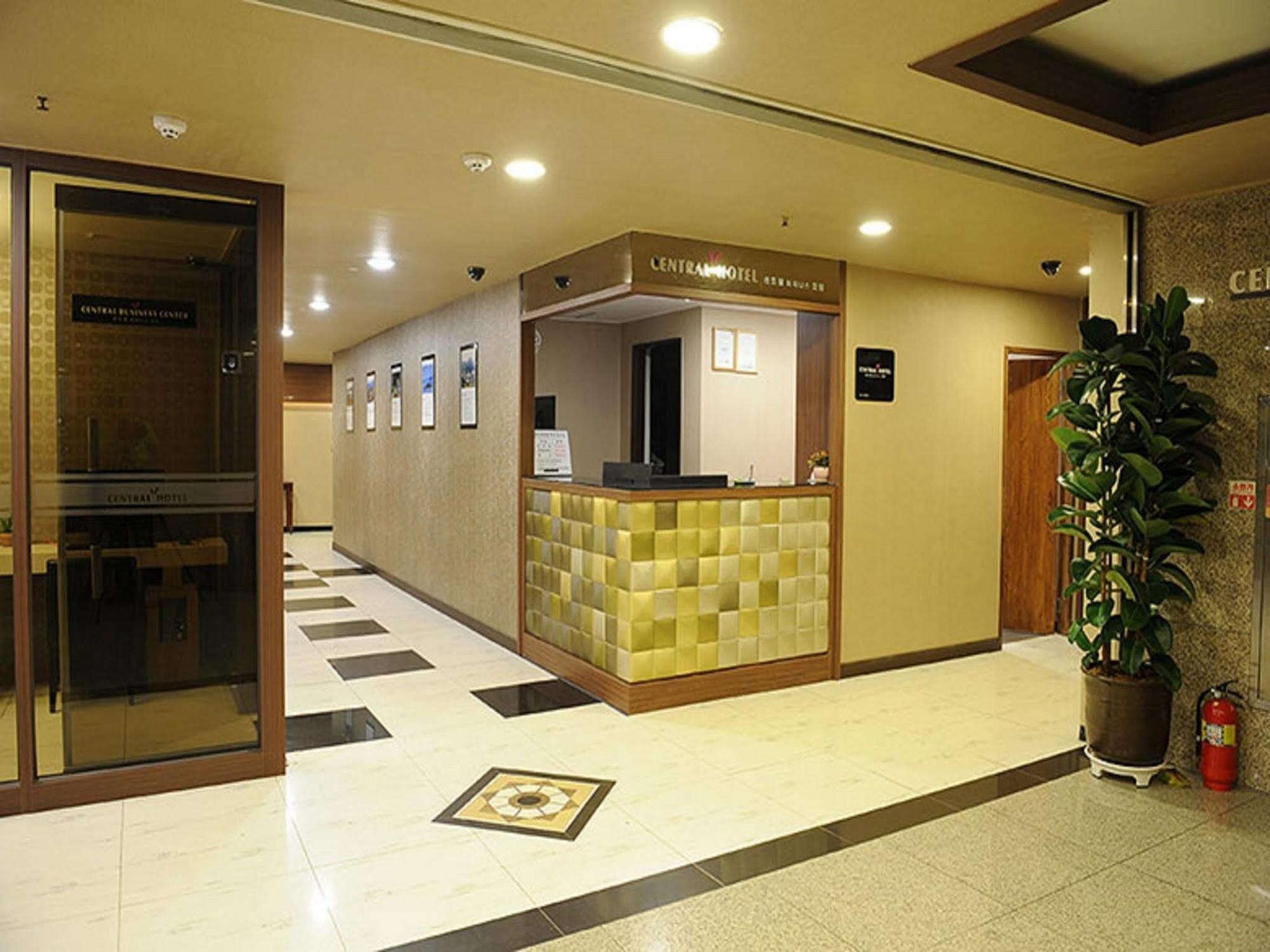 Central Hotel Changwon Esterno foto